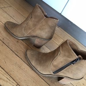 Dolce Vita Heeled Ankle Bootie size 7.5